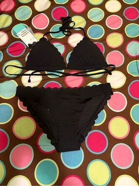 H&M Black Scallop-Edge Triangle Bikini Top and Bottoms.